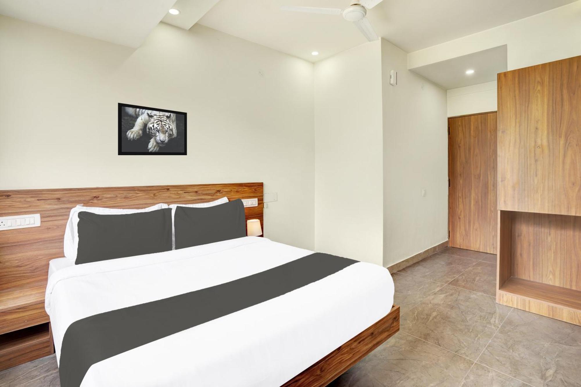 Hotel O Gayathri Metro Deluxe Μπανγκαλόρ Εξωτερικό φωτογραφία