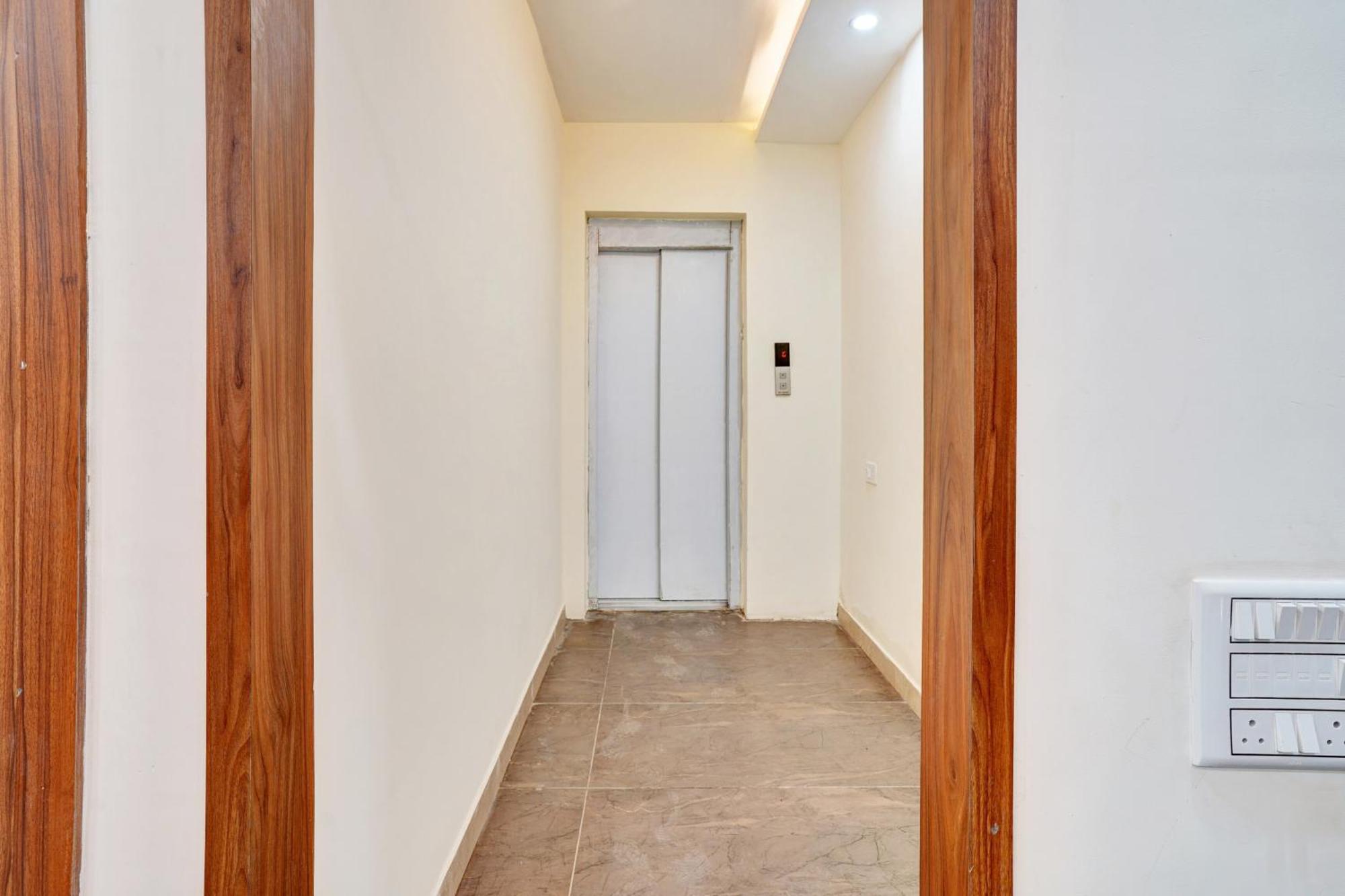 Hotel O Gayathri Metro Deluxe Μπανγκαλόρ Εξωτερικό φωτογραφία