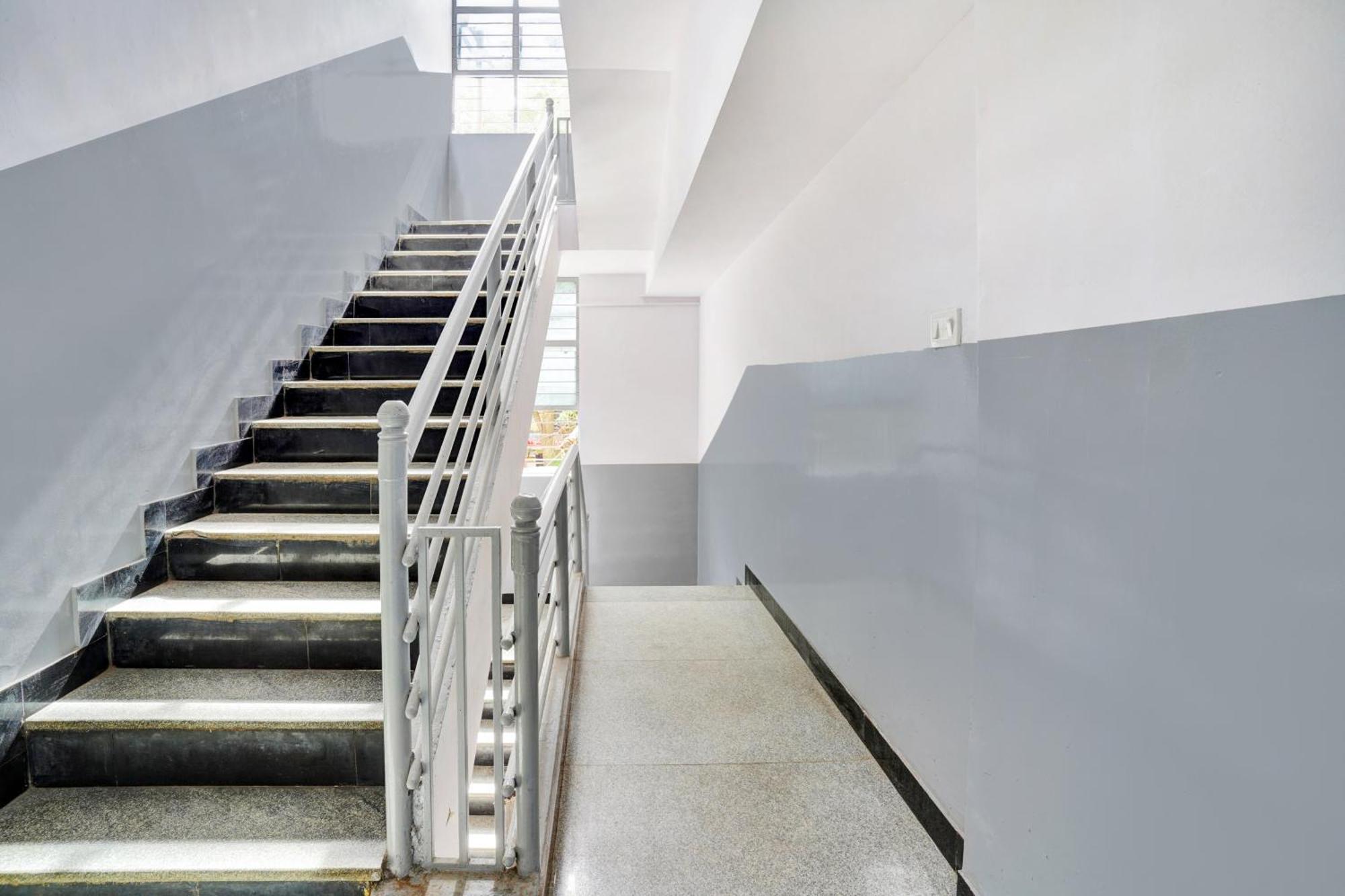 Hotel O Gayathri Metro Deluxe Μπανγκαλόρ Εξωτερικό φωτογραφία